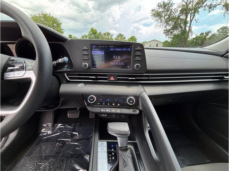 Used 2023 Hyundai Elantra SEL FWD image 11
