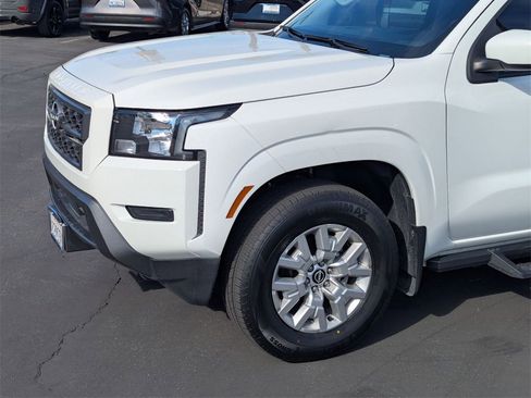 Used 2022 Nissan Frontier SV w/ Technology Package image 8