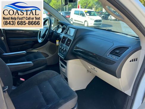 Used 2019 Dodge Grand Caravan SE FWD image 17