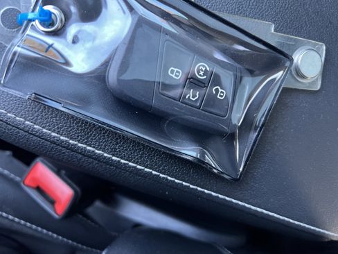 Certified 2022 Volkswagen Taos SE w/ Panoramic Sunroof Package image 33