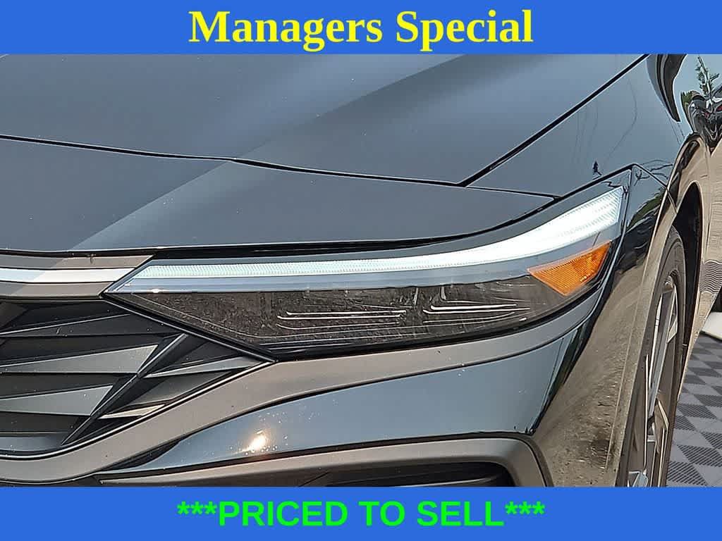 Certified 2025 Hyundai Elantra Sport w/ Cargo Package FWD image 8
