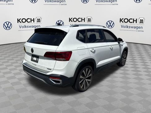 Used 2023 Volkswagen Taos SE w/ Panoramic Sunroof Package AWD/4WD image 8