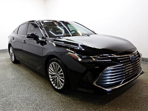 Used 2022 Toyota Avalon Limited w/ Advanced Safety Package FWD image 2