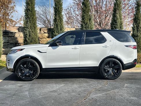 Used 2024 Land Rover Discovery Metropolitan Edition image 2