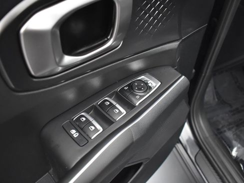 Used 2024 Kia Sorento S image 9