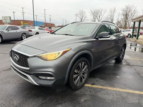 Used 2018 INFINITI QX30 Premium w/ Navigation Package AWD/4WD image 7