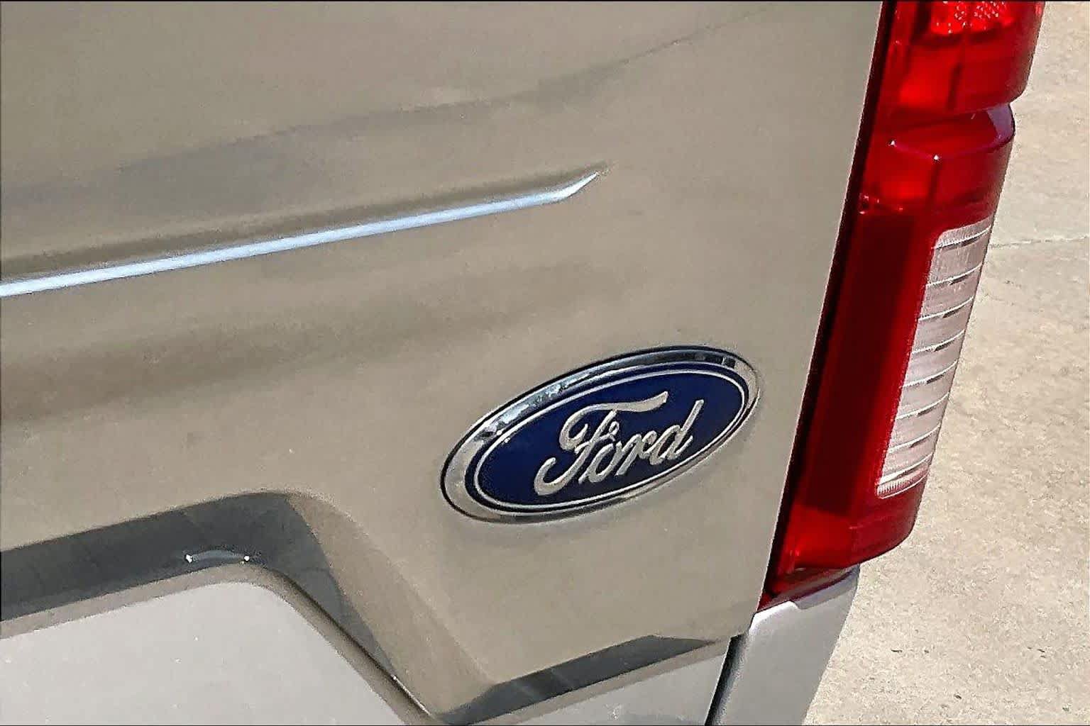 Used 2018 Ford F150 Platinum w/ Equipment Group 701A Luxury AWD/4WD image 30