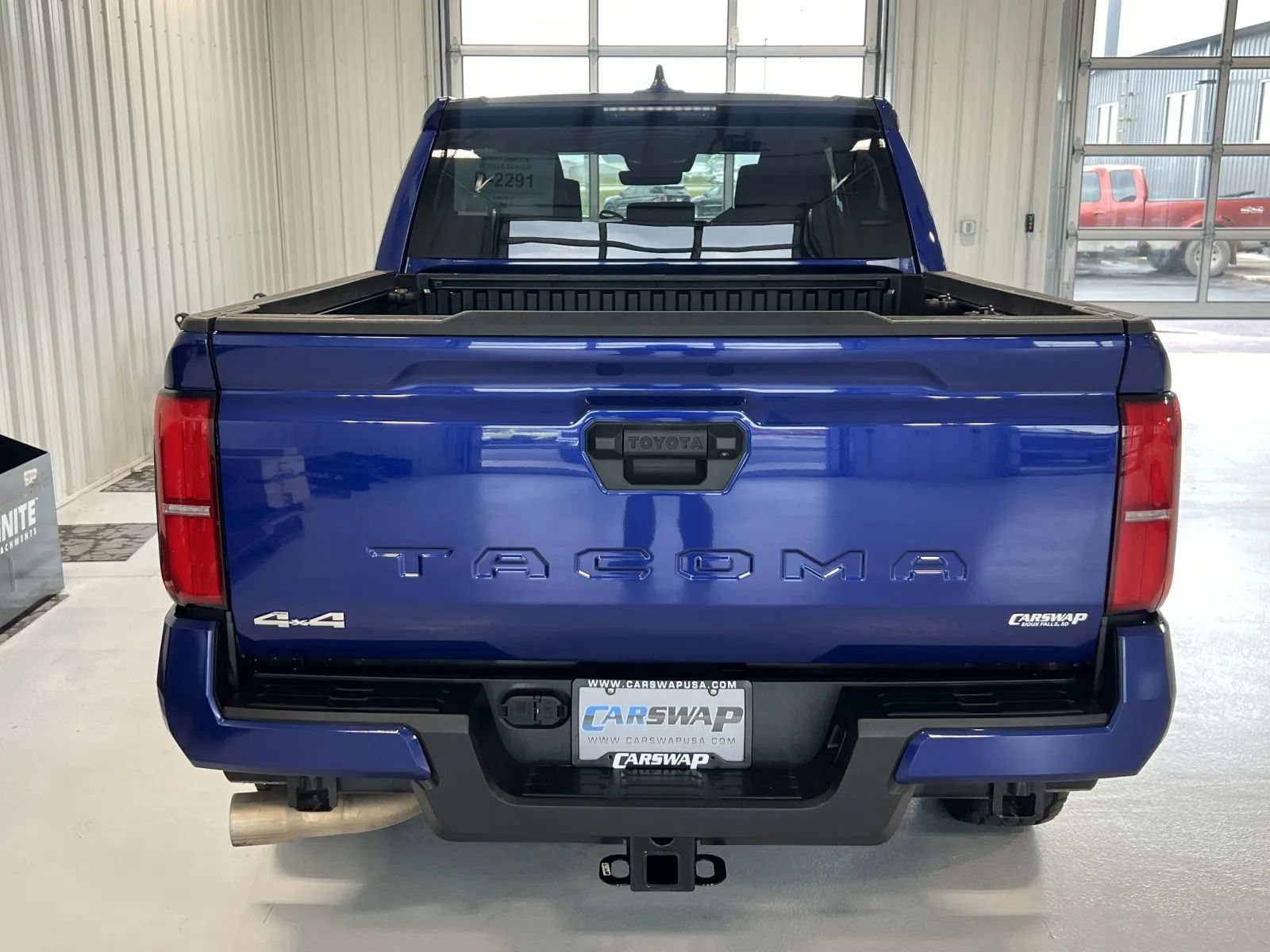 Used 2025 Toyota Tacoma SR5 AWD/4WD image 4