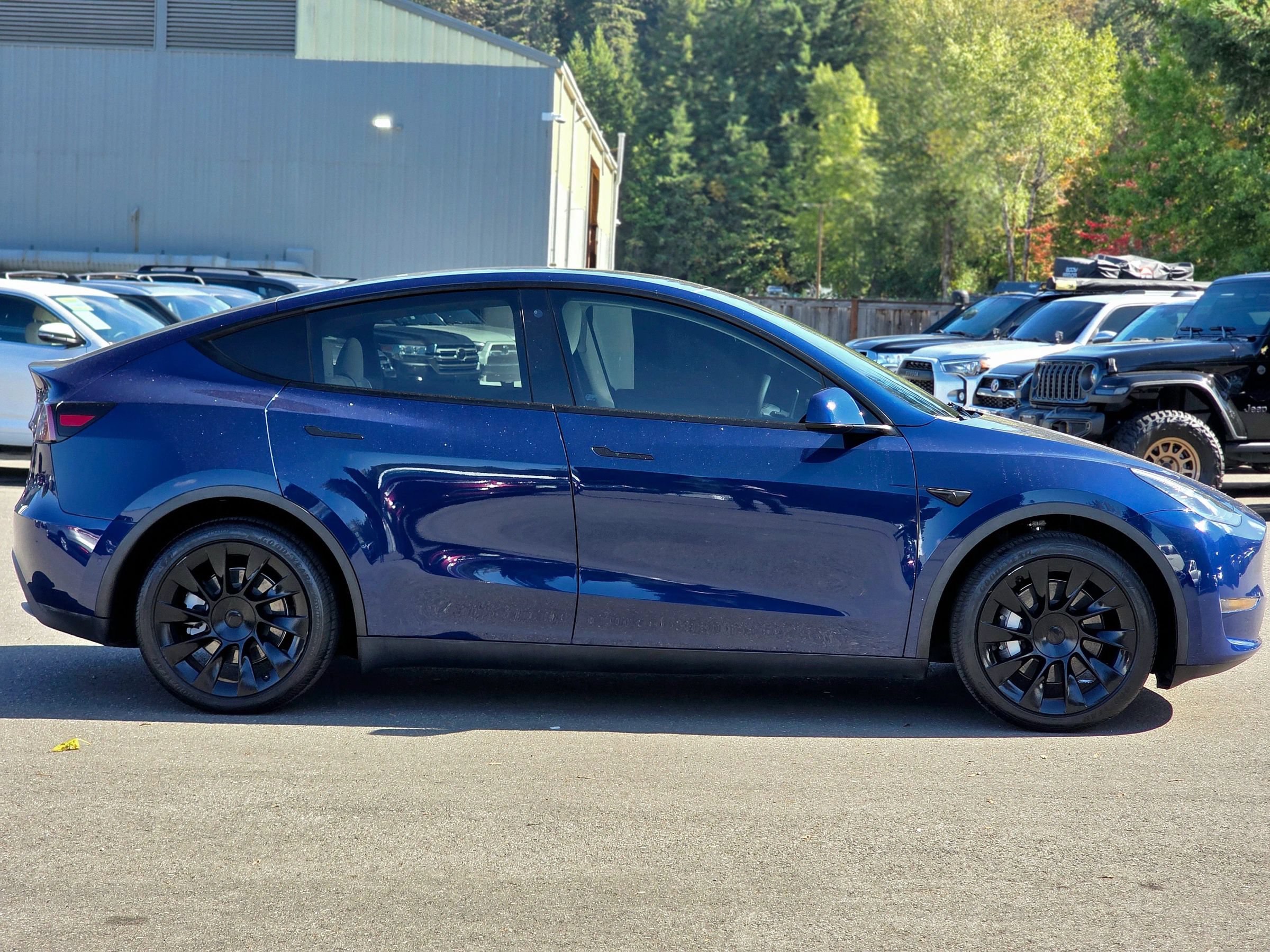 Used 2022 Tesla Model Y Long Range AWD/4WD image 15
