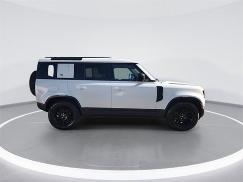 Used 2024 Land Rover Defender 110 S image 9