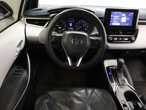 Used 2025 Toyota Corolla SE FWD image 4