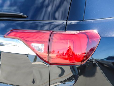 Used 2019 GMC Acadia SLT image 9