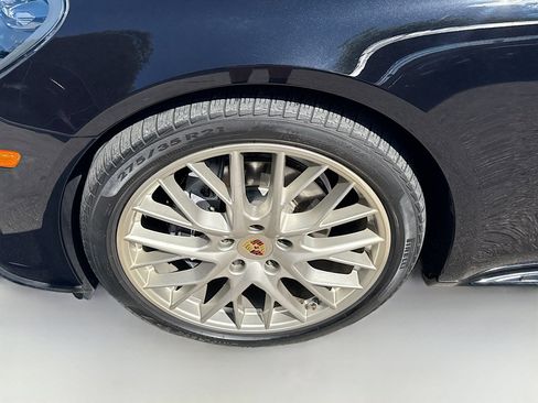 Used 2020 Porsche Panamera 4 image 34