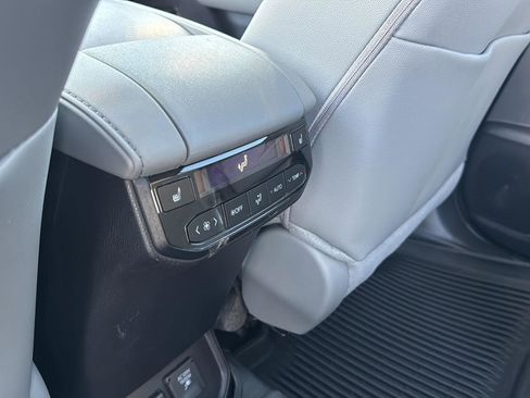 Used 2024 Toyota Highlander Platinum image 17