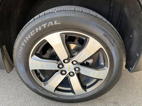 Used 2021 Chevrolet Traverse LT w/ LT Premium Package AWD/4WD image 9
