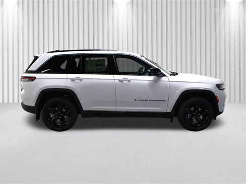 New 2026 Jeep Grand Cherokee Limited AWD/4WD image 2