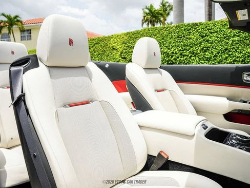 Used 2019 Rolls-Royce Dawn RWD image 31