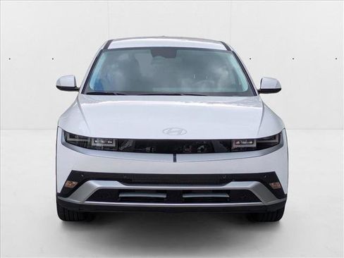 New 2025 Hyundai Ioniq 5 SE image 6