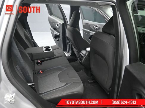 Used 2019 Jeep Cherokee Latitude w/ Popular Appearance Group image 31