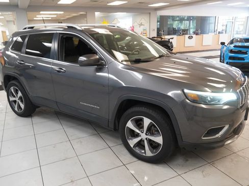 Used 2019 Jeep Cherokee Limited AWD/4WD image 12