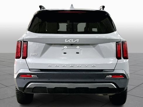Used 2022 Kia Sorento S image 4