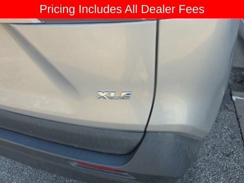 Used 2020 Toyota RAV4 XLE w/ Convenience Package FWD image 11