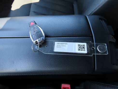 Used 2016 Mercedes-Benz E 400 4MATIC Sedan image 26