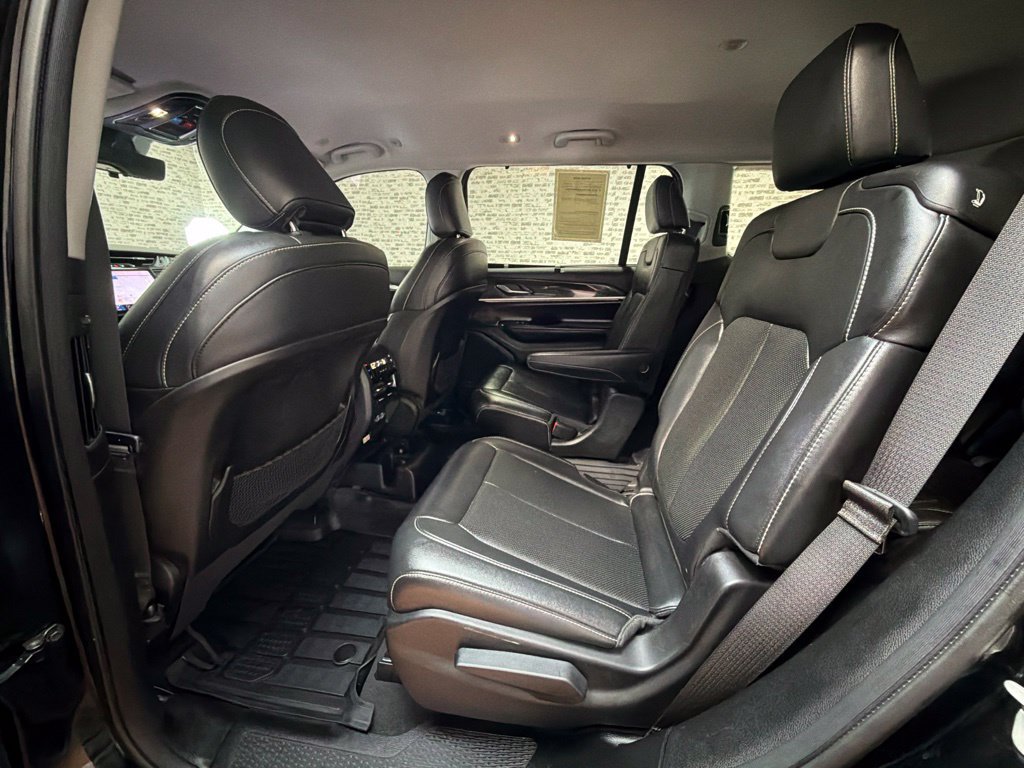 Used 2023 Jeep Grand Cherokee L Limited w/ Luxury Tech Group II AWD/4WD image 15