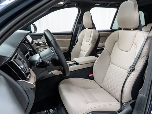 New 2026 Volvo XC90 B6 Core image 13