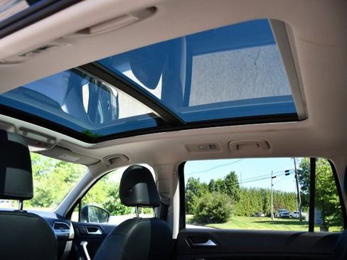 Used 2018 Volkswagen Tiguan SE w/ Panoramic Sunroof Package AWD/4WD image 24