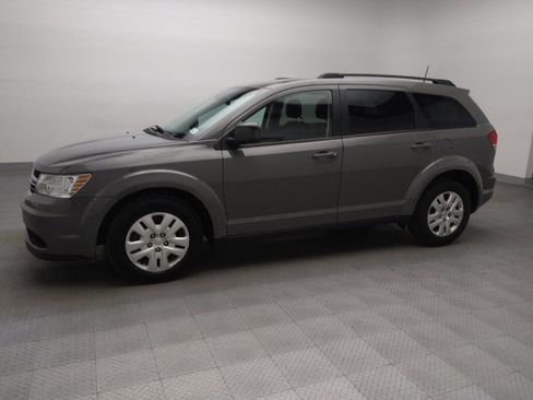 Used 2020 Dodge Journey SE w/ SE Popular Equipment Group image 2