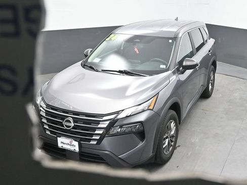 Used 2024 Nissan Rogue S AWD/4WD image 29