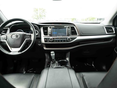 Used 2018 Toyota Highlander XLE w/ Protection Package #3 AWD/4WD image 20