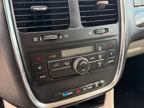 Used 2012 Dodge Grand Caravan Crew w/ Crew Value Pkg FWD image 13