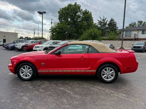 Used 2009 Ford Mustang Convertible RWD image 8