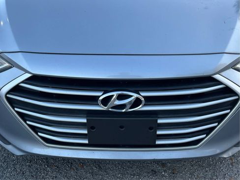 Used 2017 Hyundai Elantra SE FWD image 12