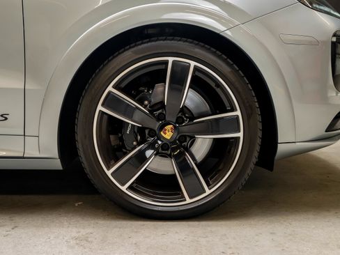 Certified 2022 Porsche Cayenne GTS AWD/4WD image 14