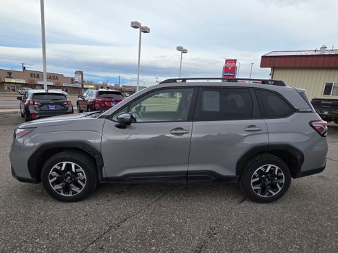 Used 2025 Subaru Forester Premium w/ Convenience Package #1 image 2