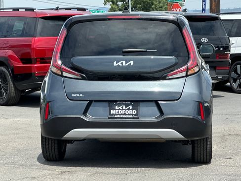 Used 2025 Kia Soul LX w/ LX Technology Package FWD image 5