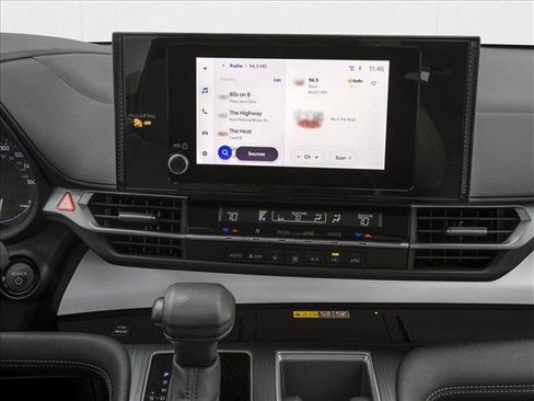 New 2026 Toyota Sienna LE FWD image 7