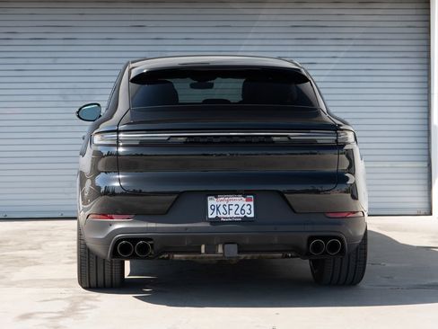 Certified 2024 Porsche Cayenne Coupe AWD/4WD image 6