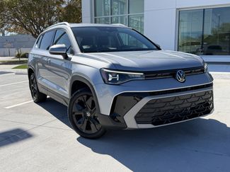 Used 2025 Volkswagen Taos SE video 1