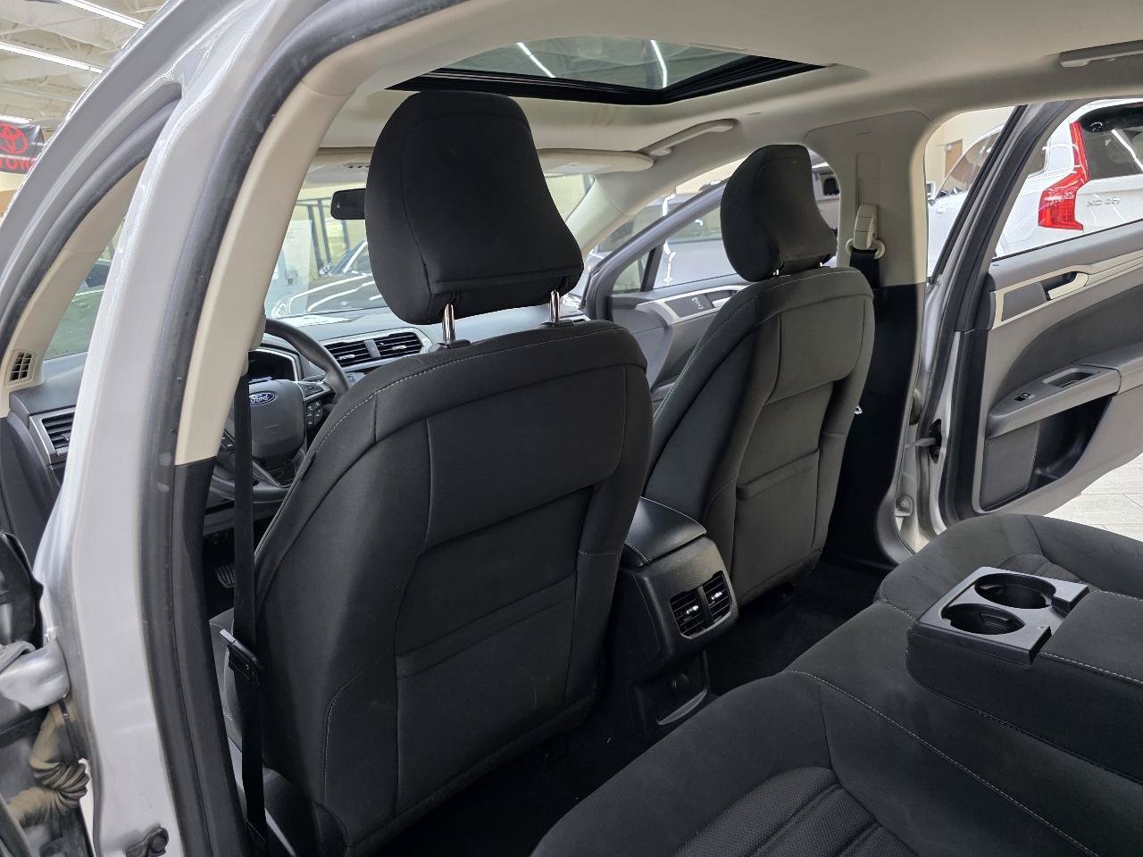 Used 2018 Ford Fusion SE FWD image 23