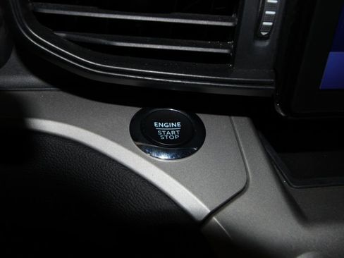 Used 2022 Ford Explorer XLT image 12