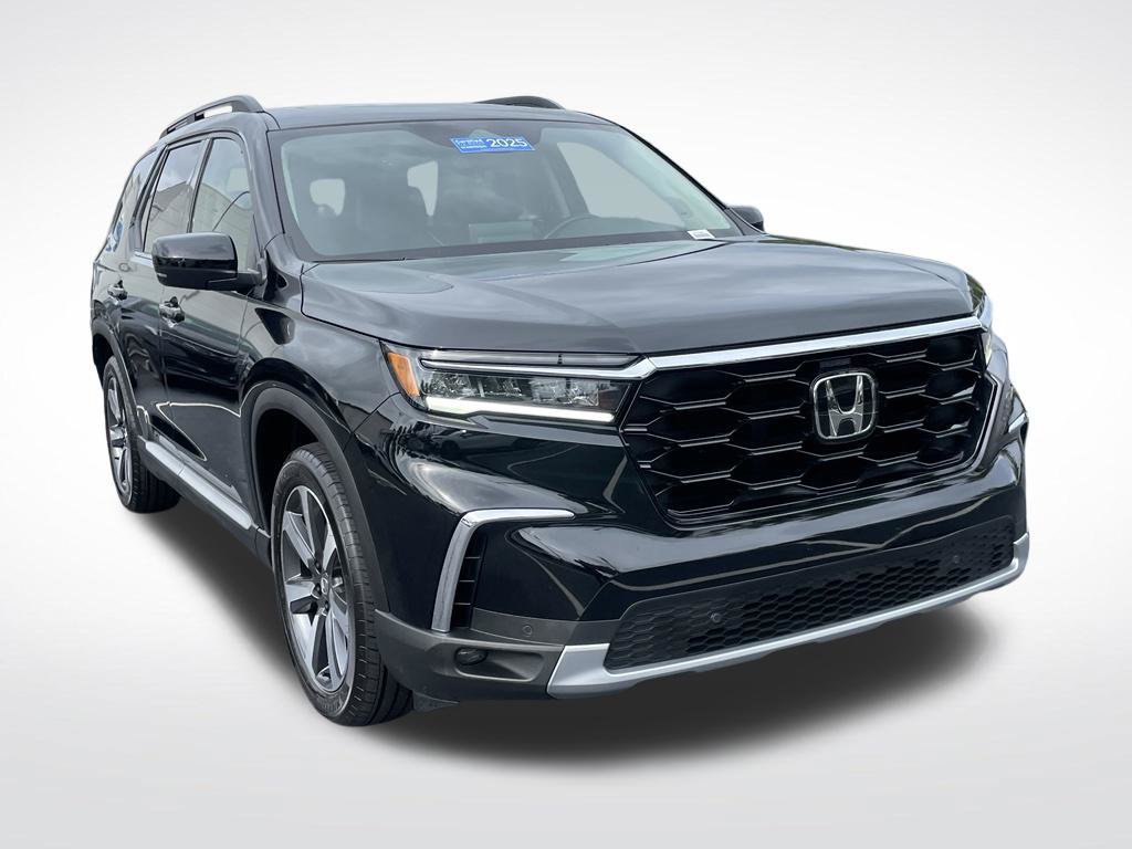 Certified 2025 Honda Pilot Touring image 8