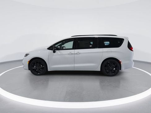 New 2026 Chrysler Pacifica Limited w/ S Appearance Package FWD image 5