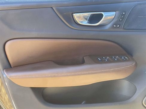 Used 2023 Volvo V60 B5 Cross Country Ultimate image 15