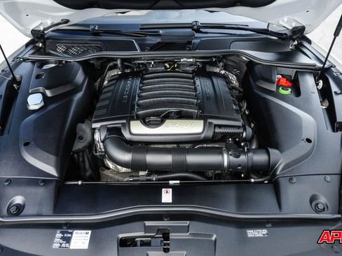 Used 2016 Porsche Cayenne image 26