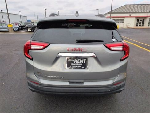 Used 2023 GMC Terrain SLE w/ Driver Convenience Package image 6