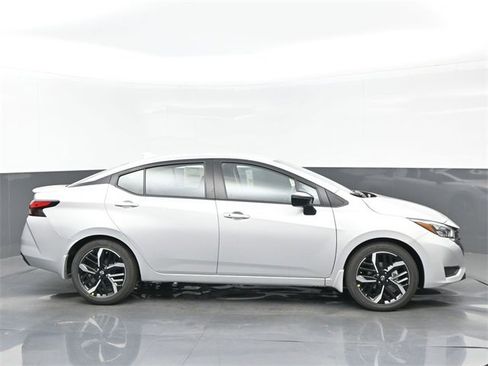 New 2025 Nissan Versa SR w/ Trunk Package image 7